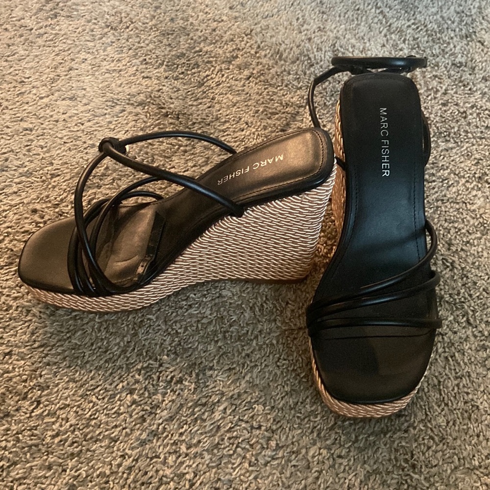 Black wedges